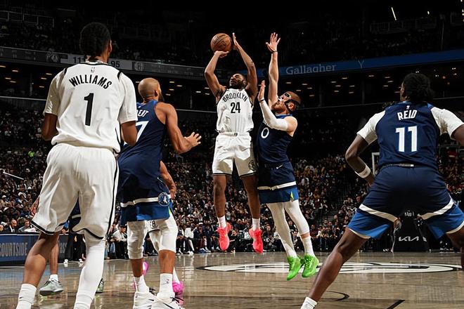 又不给大合同又要让他在场上乱抡，篮网的战术安排也太离谱了吧？