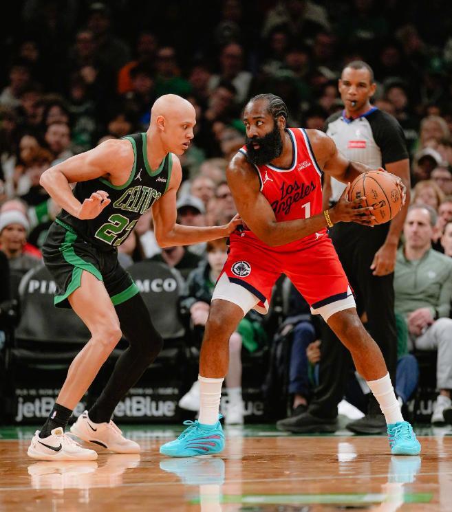 哈登空砍37+7+8+19秒連得9分,普理查德8記三分,綠軍險勝快船