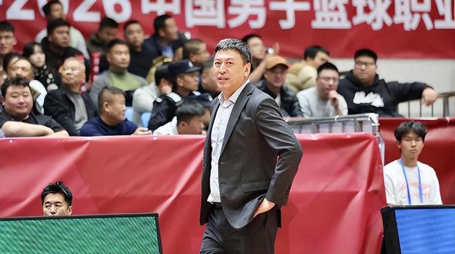 王世龙回到浙江稠州主场受到尊重，但同曦球员不给力，14分败北