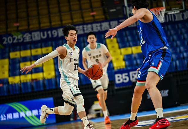 降维打击!杜锋爱徒爆发,独砍32分15助攻,广东淘汰山东挺进4强