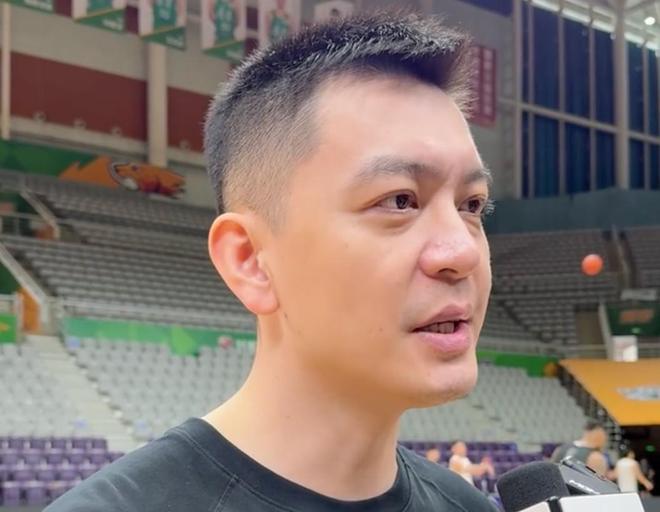 杨鸣：威尔斯伤病还需评估；希望张镇麟和弗格未来越来越好