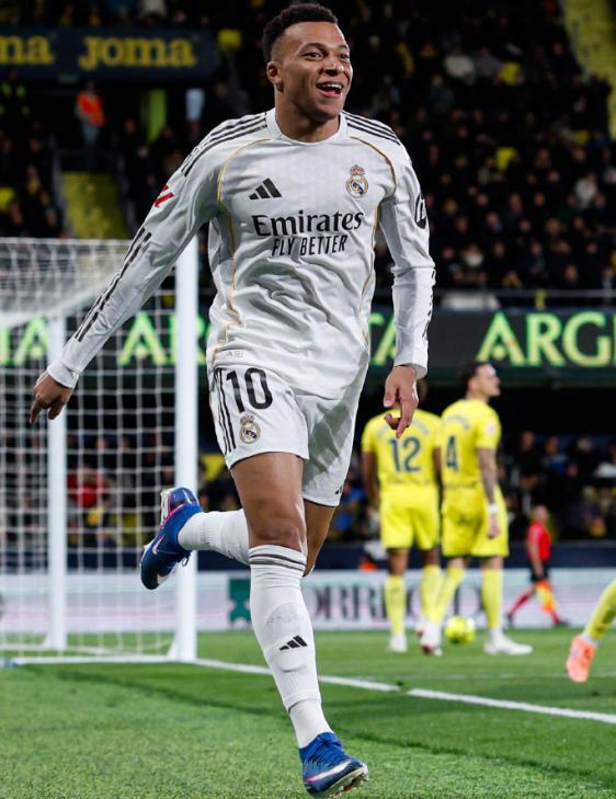 悲喜夜：國足0-4日本屈居亞軍，拜仁賽季首敗，皇馬登頂西甲