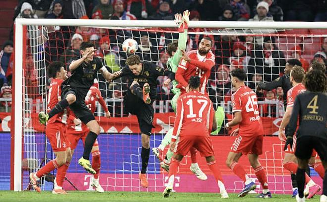 首秀即對拜仁進球，奧格斯堡球員查韋斯：我就是跳起來頂了下