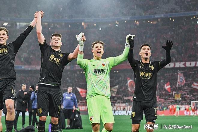 德甲爆冷！日本國腳破門，衛(wèi)冕冠軍遭逆轉(zhuǎn)絕殺，賽季不敗被終結(jié)