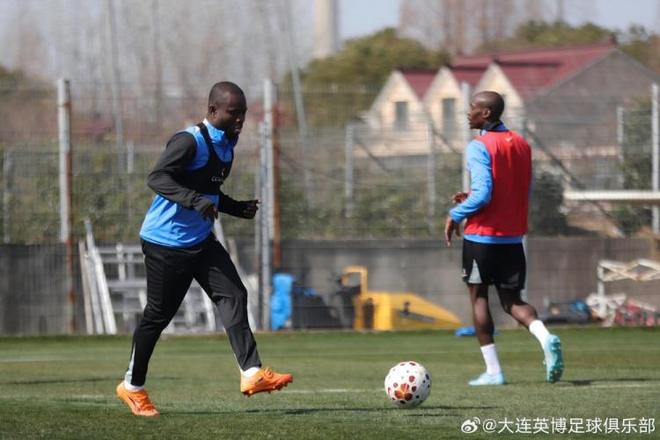 大連英博球迷樂開花了！球隊官宣阿奇姆彭加盟，沖擊亞冠穩(wěn)了？