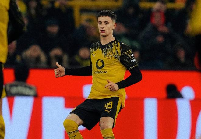 體圖：多特已向隊內18歲的意大利中衛(wèi)雷賈尼開出新合同