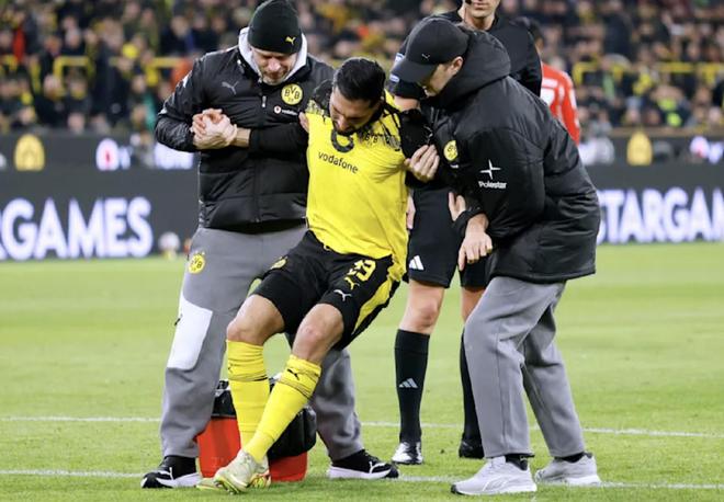 圖片報：賽后詹坐在車上一動不動，多位拜仁&多特球員去安慰他