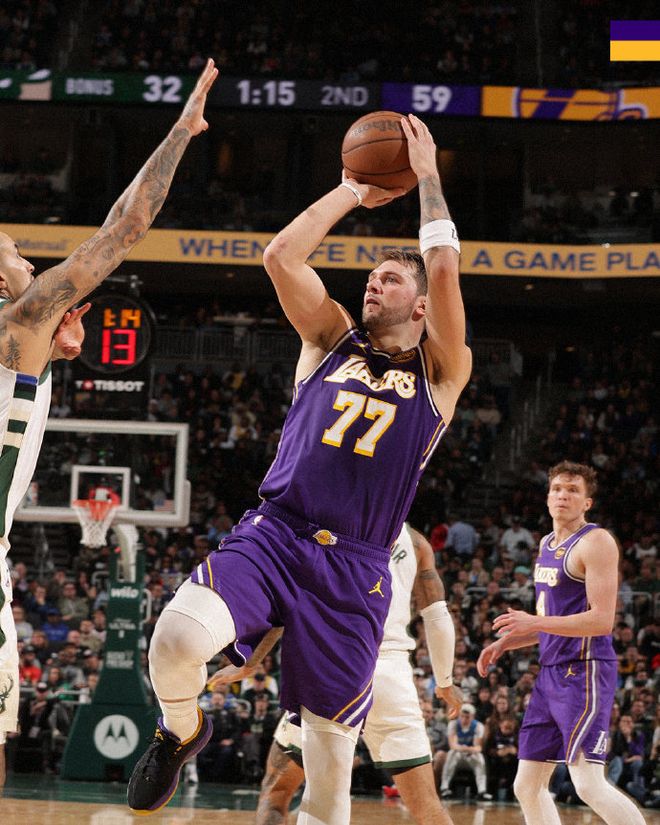 湖人三叉戟86分:最多领先31分大胜 东契奇41分20罚完胜字母哥