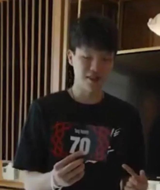 70！70啊！流量拉满！杨瀚森大战库里