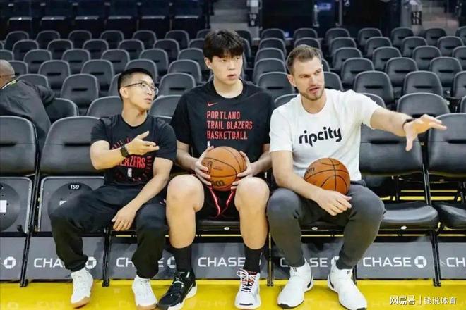 官宣!杨瀚森被下放G联赛,出战湖人与太阳比赛,或与詹姆斯交手