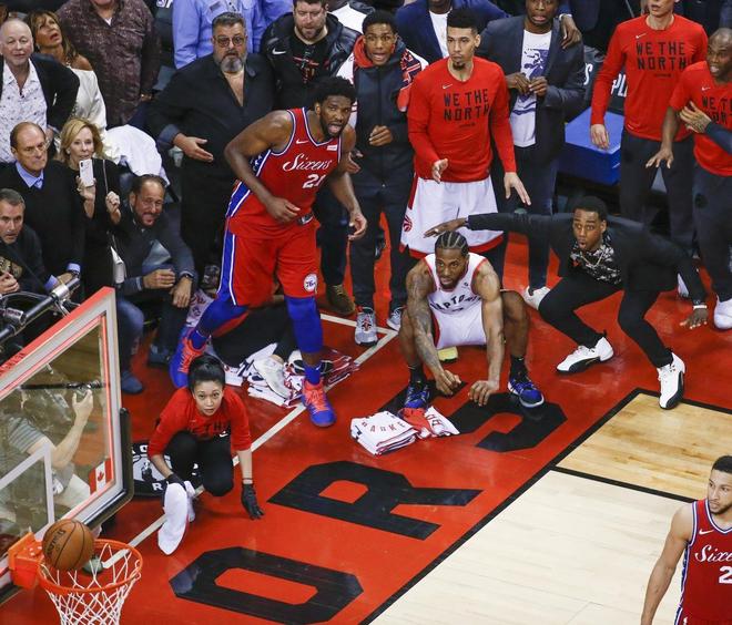 美記：勞埃德就是倫納德絕殺名場面的西裝男，他應(yīng)該重返NBA