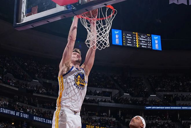 状态太不稳定了!前一场表现灾难的勇士中锋面对掘金却又爆发了?