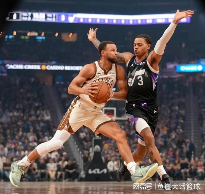 勇士大胜！库里31+4+2很开心，乔治28+7巴特勒18+7，新秀全队第一