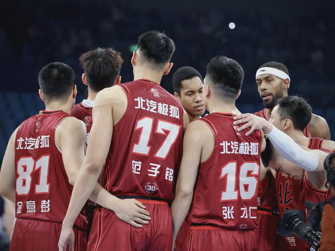 大魔王定律延续！辽宁广东看得直流口水，亚洲第一控卫易主