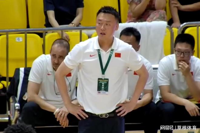 太硬氣！中國男籃14分大勝美國球隊(duì)，末節(jié)37-25一波流，1人砍15分