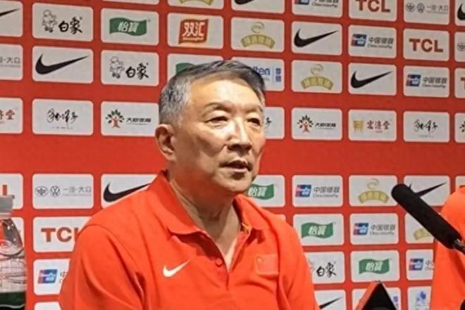 女籃主教練宮魯鳴：李夢無緣亞洲杯！李夢話里有話，發文回應落選