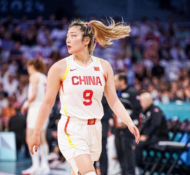李夢(mèng)二代出爐？1.78米力量型鋒線連取MVP 16歲被李導(dǎo)立為絕對(duì)核心