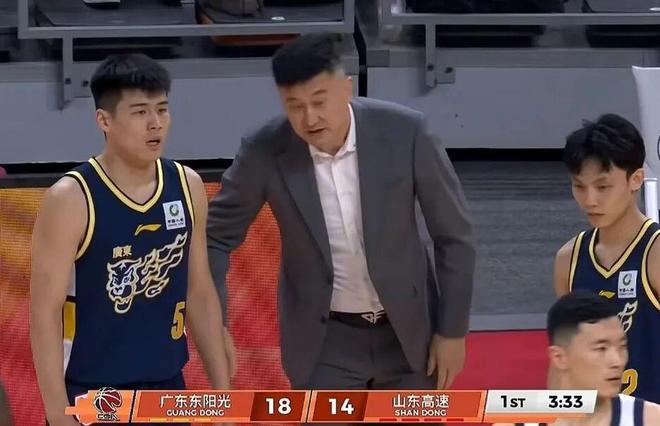 廣東男籃6分險勝山東，徐杰22+5+8關(guān)鍵三分球致勝，高詩巖6中0