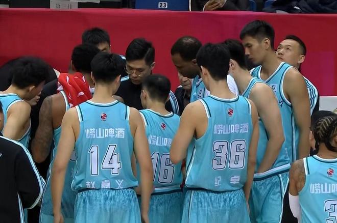 青島男籃7分險勝，山西男籃賽季第二敗，王睿澤19分賈明儒15+4