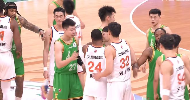 輸上海26分遼寧揪最大戰(zhàn)犯！進(jìn)攻搗亂防守?cái)[爛，沒(méi)繼偉徹底變臥底