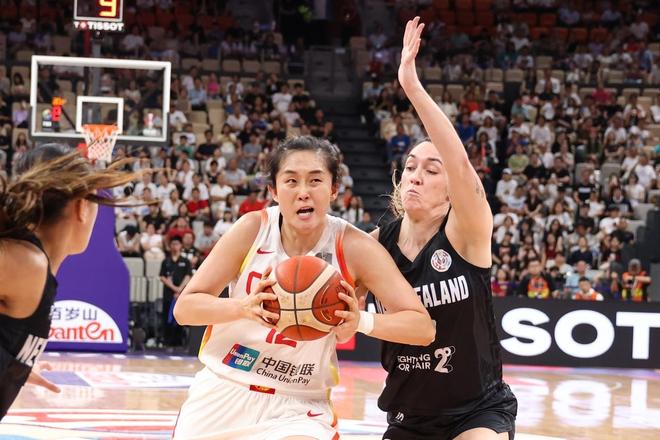 爭(zhēng)議！王思雨等5大將全落選，中國(guó)女籃15人名單出爐，宮魯鳴解釋