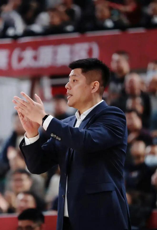 斷崖式下滑！CBA三分王成鐵匠，四年頂薪合同