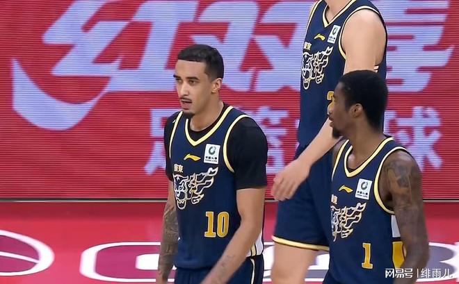 恭喜杜鋒！廣東隊迎來內線補強機會，美國男籃主力中鋒可能加盟？