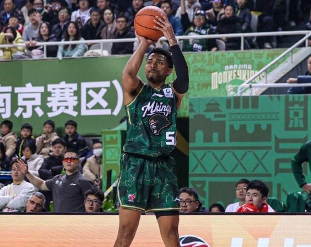 轟32+12后又砍43+8！CBA又一頂級小外援誕生，能否率隊再創奇跡？
