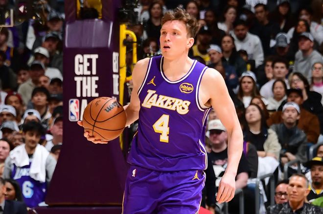 后面一群人在追赶，结果湖人侧翼新星却打出了全队最低正负值？