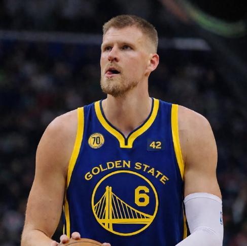 勇士交易來一個(gè)老病號(hào)，庫(kù)里這也能忍嗎？性格太軟了吧！