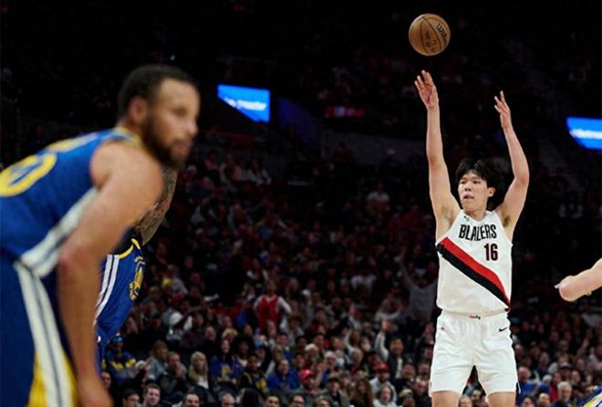 杨瀚森再次遭下放，决战雷霆时将再召回，枯坐冷板凳成卖票吉祥物