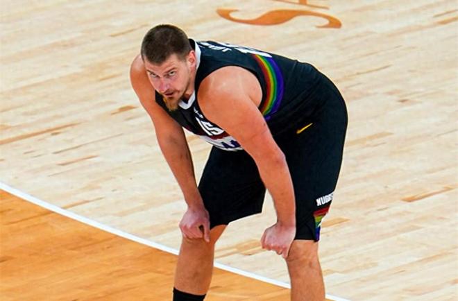 约基奇55+12+6刷爆纪录！掘金6连胜送快船6连败 哈登23+8+5燃尽