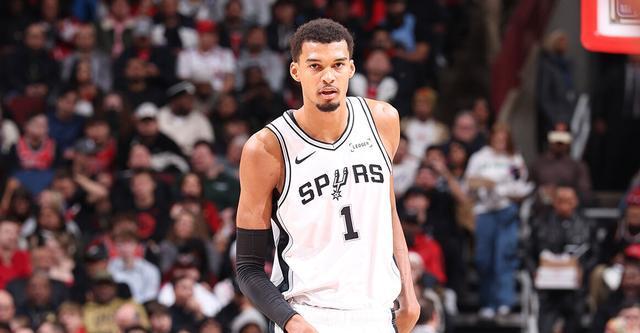 文班單場至少35分10籃板5助攻5蓋帽5三分成NBA歷史首人