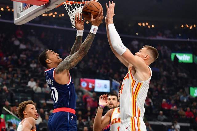 拉鋸戰(zhàn)！快船領(lǐng)先17分被追平：哈登10+8+5苦撐，奇兵轟17分