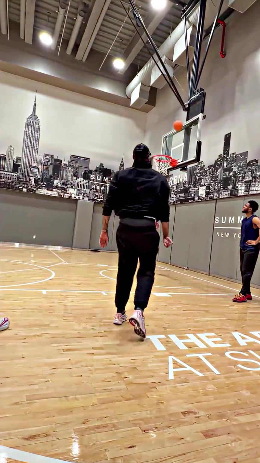 重现!投篮美如画 !老艺术家的球风 重现!投篮美如画 !老艺术家的球风