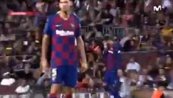 错失良机!名场面:皮克发现了地上的蝴蝶,可惜蝴蝶并不领情! 错失良机!名场面:皮克发现了地上的蝴蝶,可惜蝴蝶并不领情!