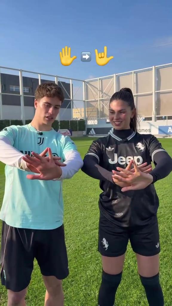 需要一点手指灵活性!伊尔迪兹教学自己的庆祝动作! 需要一点手指灵活性!伊尔迪兹教学自己的庆祝动作!