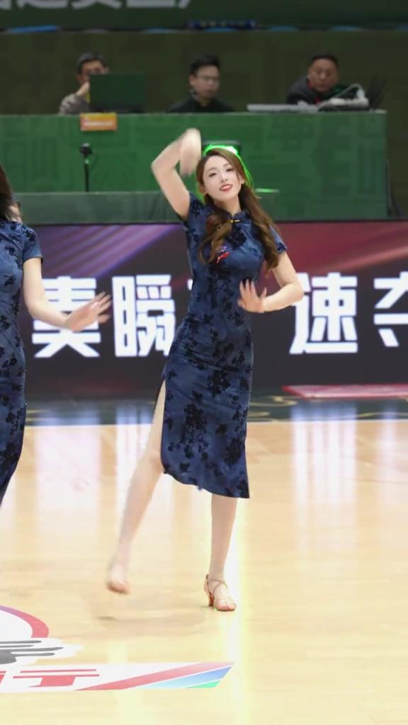 同曦啦啦隊又整活啦 旗袍啦啦隊誰頂得住？