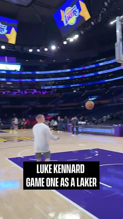 真的准啊!看肯纳德赛前三分训练!接球就投,投了就进! 真的准啊!看肯纳德赛前三分训练!接球就投,投了就进!