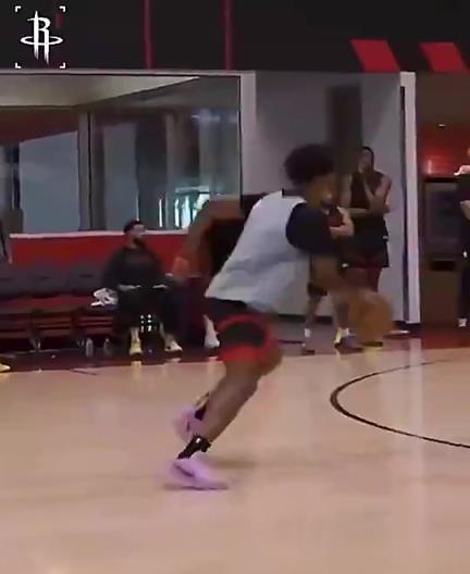 火箭外线的未来!阿门·汤普森这个爆发力也太恐怖了! 火箭外线的未来!阿门·汤普森这个爆发力也太恐怖了!