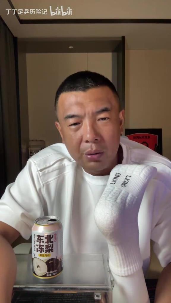 徐亮:本土球员中超人才断层,中路被外援占满,边后卫竟只剩杨希 徐亮:本土球员中超人才断层,中路被外援占满,边后卫竟只剩杨希