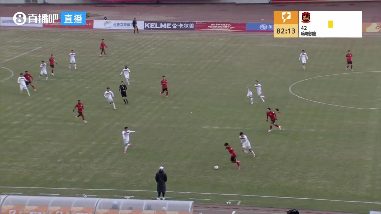 什么?容嬷嬷改行踢球了导播这波操作看麻了 什么?容嬷嬷改行踢球了导播这波操作看麻了