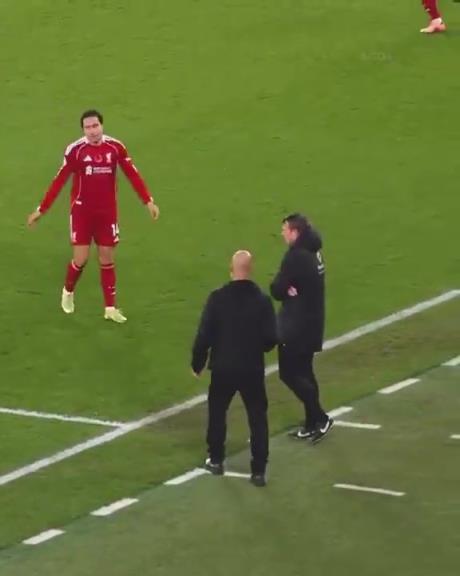 非礼勿视!瓜迪奥拉场边搞怪时刻合集! 非礼勿视!瓜迪奥拉场边搞怪时刻合集!