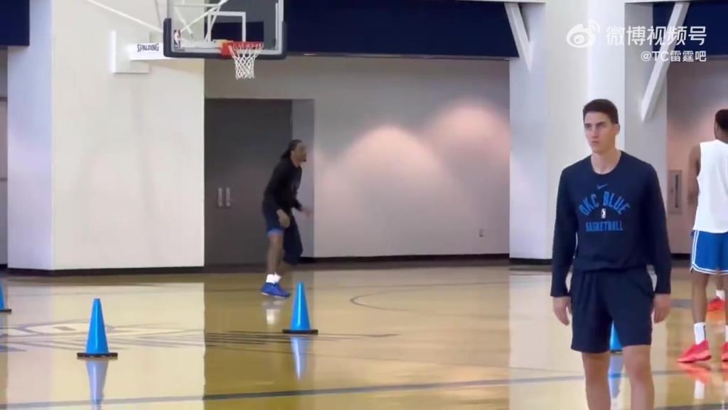 对手会是勇士还是太阳呢？雷霆队内紧张备战，杰伦威展示新造型