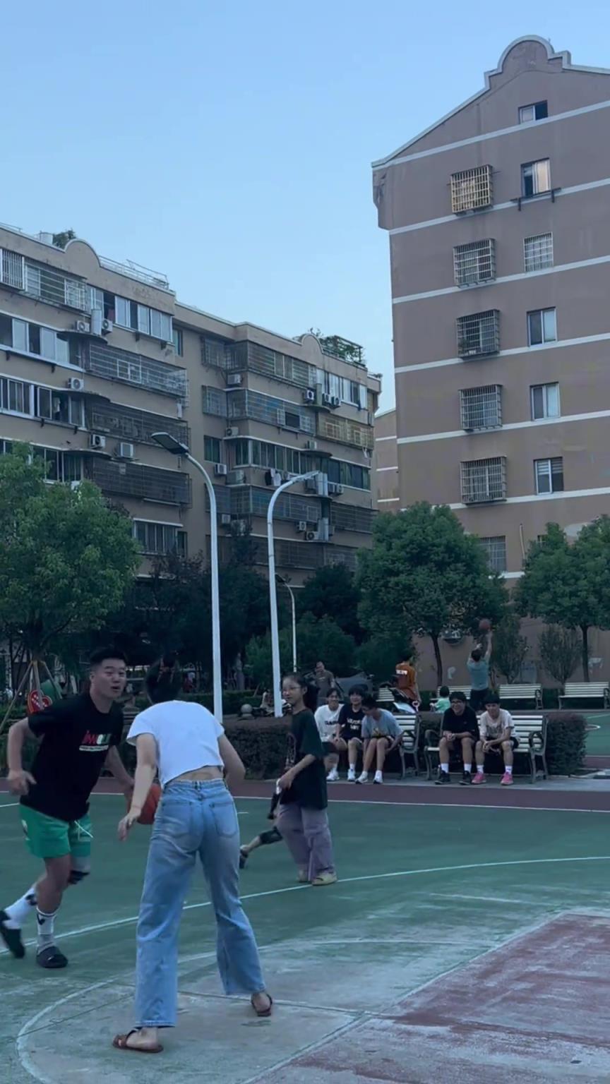 不玩了走了走了！男士打篮球的最高境界？