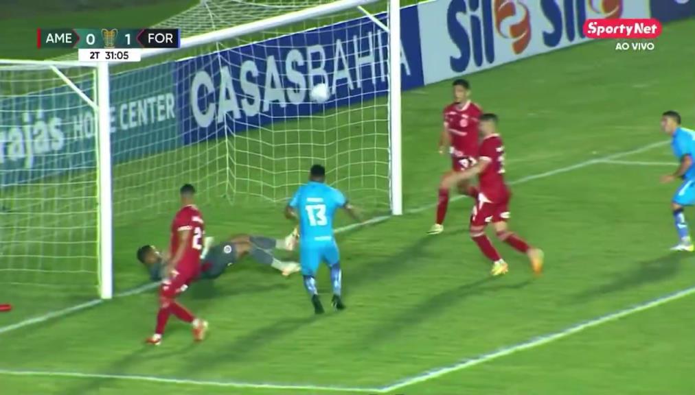 门柱三连挡！进个球怎么就这么难呐