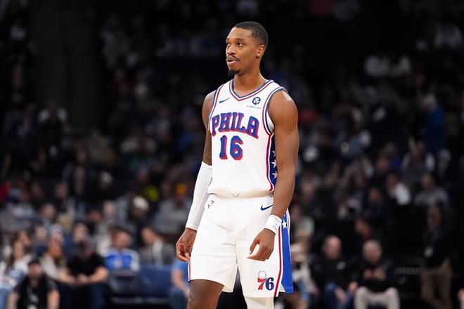 朗尼-沃克：我在湖人时的队友纳恩在欧洲取得了成功，他影响了我