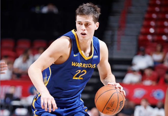 一場又一場的災(zāi)難表現(xiàn)！勇士鋒線新星算是將自己的合同打沒了？