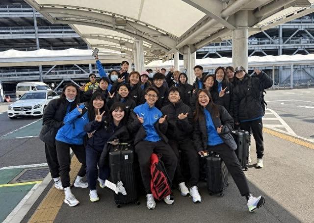 武汉女足飞抵日本参加亚冠，王霜晒合照：✈️日本，我们来了