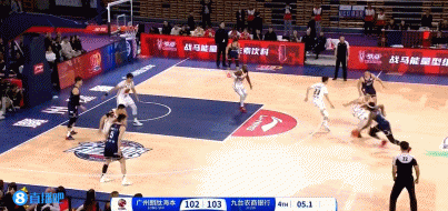 將功補(bǔ)過(guò)！多米尼克-瓊斯飛身大帽麥克韋恩 隨手一扔耗盡時(shí)間！